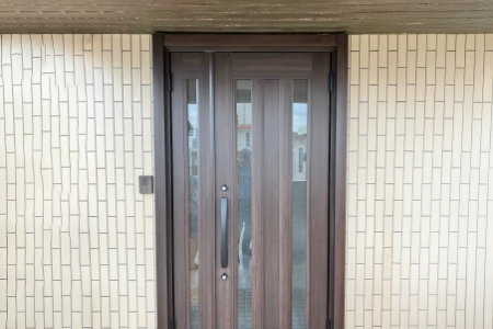 玄関ドアリフォーム（After）